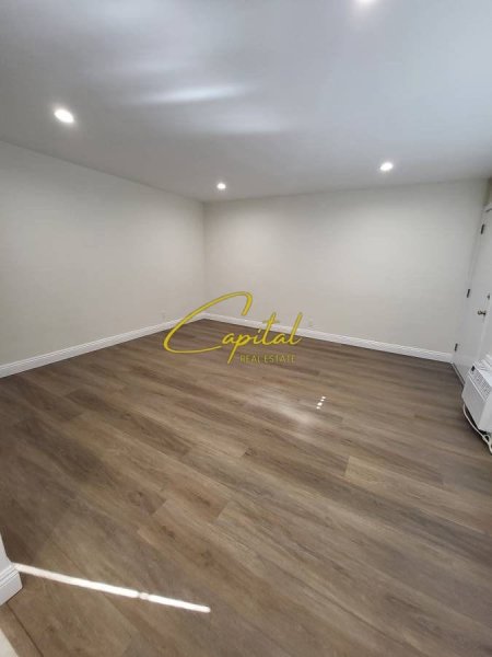 Tirane, shitet dyqan Kati 0, 70 m² 250.000 € (ZOGU I ZI)
