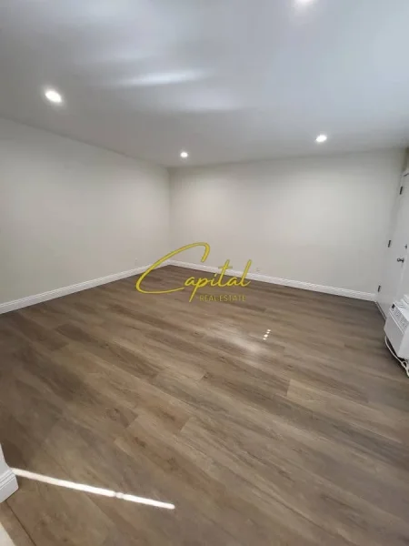 Tirane, shitet dyqan Kati 0, 70 m² 250.000 € (ZOGU I ZI)