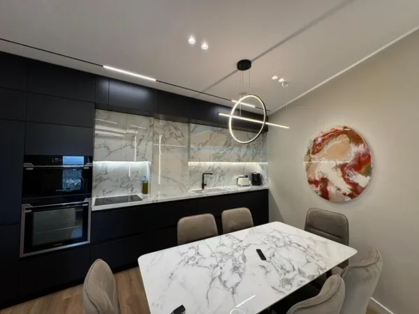 Tirane, shitet apartament 1+1+Ballkon Kati 5, 99 m² 330.000 € 