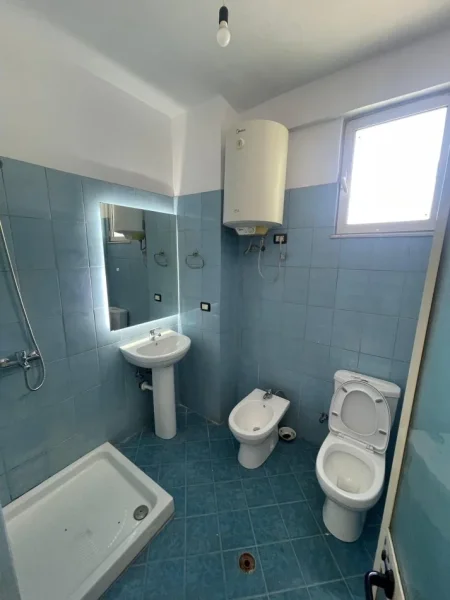 Durres, shes apartament 1+1+Ballkon Kati 8, 62 m² 65.000 € (SHITET Super Apartament • 1+1 + Ballkon 069 20 39 456 069 37 80 684 Kazazi ,Lagja 5 Durres)