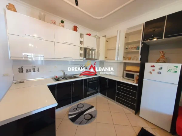 Tirane, jepet me qera apartament 2+1 Kati 7, 102 m² 450 € (ne Astir prane Viles L)