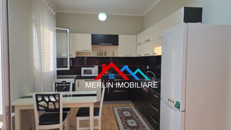 Tirane, jepet me qera apartament 2+1+Ballkon Kati 3, 130 m² 600 € (RRUGA 3 VELLEZERIT KONDI)