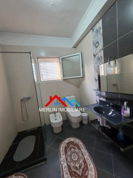 Tirane, jepet me qera apartament 2+1+Ballkon Kati 3, 130 m² 600 € (RRUGA 3 VELLEZERIT KONDI)