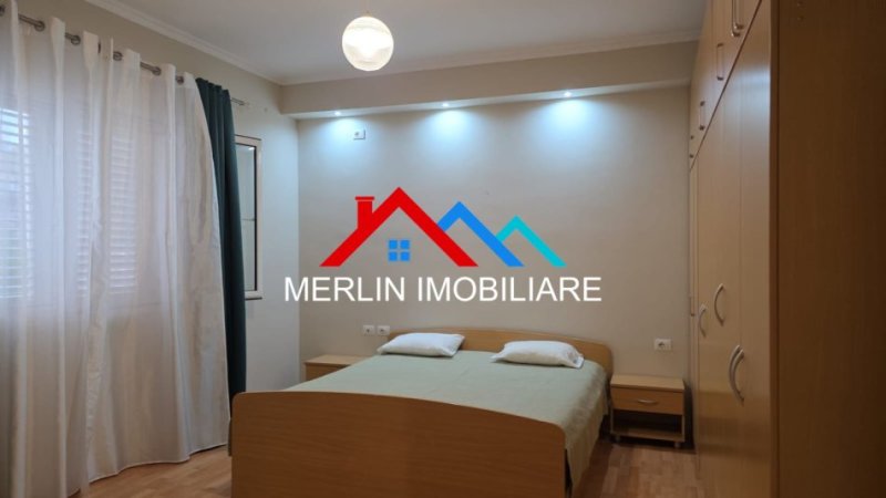 Tirane, jepet me qera apartament 2+1+Ballkon Kati 3, 130 m² 600 € (RRUGA 3 VELLEZERIT KONDI)