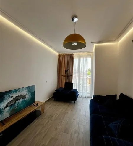 Tirane, jepet me qera apartament 2+1+Ballkon Kati 3, 100 m² 900 € (QENDER)