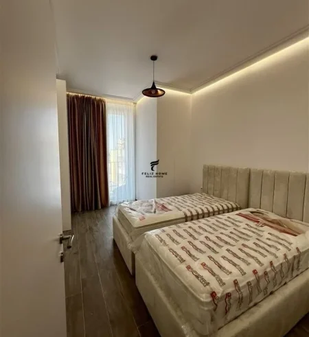 Tirane, jepet me qera apartament 2+1+Ballkon Kati 3, 100 m² 900 € (QENDER)