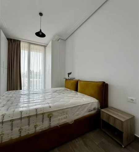 Tirane, jepet me qera apartament 2+1+Ballkon Kati 3, 100 m² 900 € (QENDER)