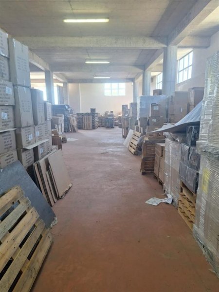 Tirane, jepet me qera magazine Kati 0, 500 m² 2.500 € (Ibrahim Shalqezi)