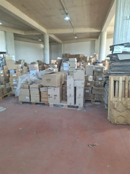 Tirane, jepet me qera magazine Kati 0, 500 m² 2.500 € (Ibrahim Shalqezi)