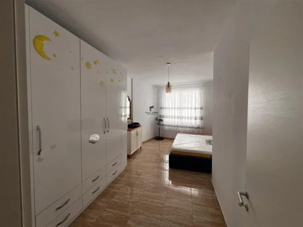 Tirane, jepet me qera apartament 3+1 Kati 5, 140 m² 600 € (ASTIR)