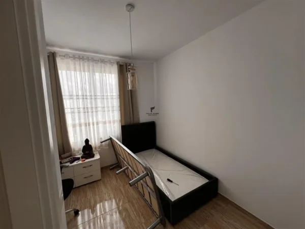 Tirane, jepet me qera apartament 3+1 Kati 5, 140 m² 600 € (ASTIR)