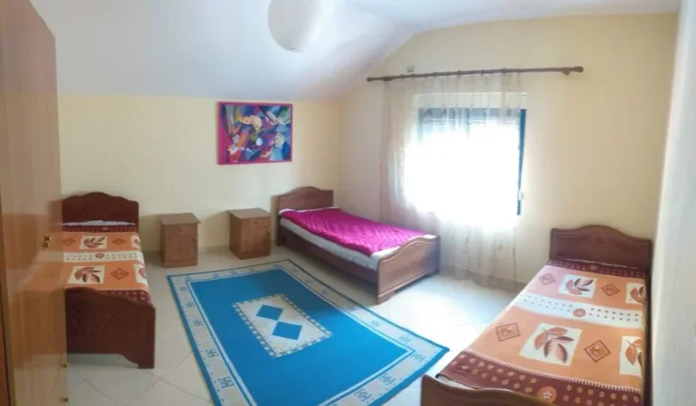 Tirane, jepet me qera Vile 3 Katshe Kati 3, 270 m² 2.000 € (Rr. Miftar Gerbolli)