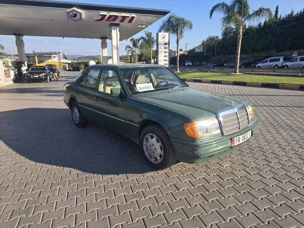 Fier, shitet makine Mercedes-Benz 200D Nafte, jeshile manuale 150.000 €