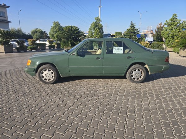 Fier, shitet makine Mercedes-Benz 200D Nafte, jeshile manuale 150.000 €