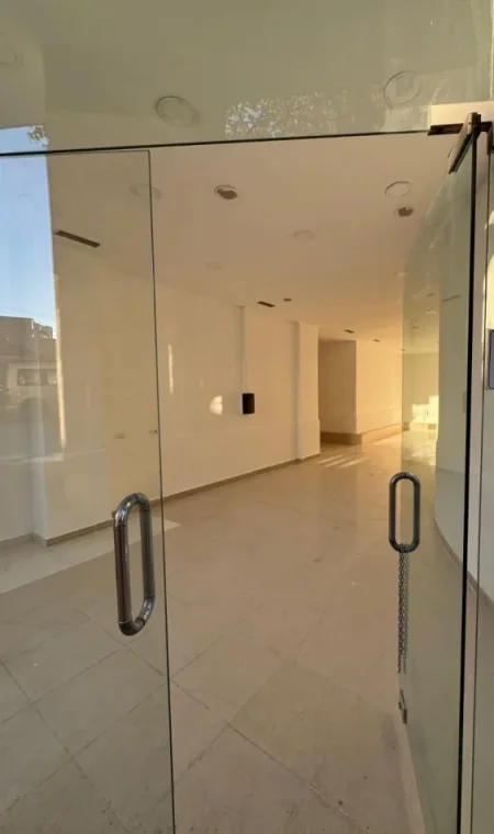 Tirane, jepet me qera dyqan Kati 0, 105 m² 800 € (QYTET STUDENTI)