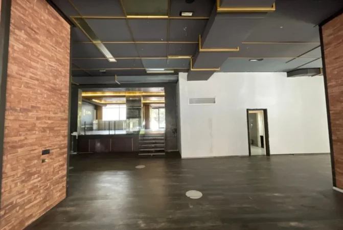 Tirane, jepet me qera ambjent biznesi Kati 0, 440 m² 4.000 € (21 DHJETORI)