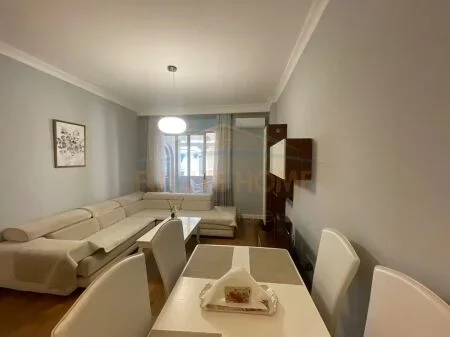 Tirane, jepet me qera apartament 1+1 Kati 4, 73 m² 900 € 