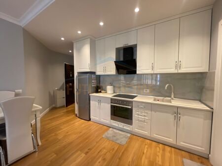 Tirane, jepet me qera apartament 1+1 Kati 4, 73 m² 900 € 