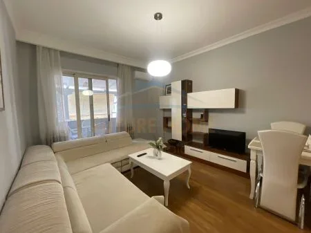 Tirane, jepet me qera apartament 1+1 Kati 4, 73 m² 900 € 
