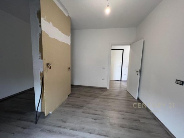 Tirane, jepet me qera ambjent biznesi Kati 4, 76 m² 700 € (Myslym shyri)