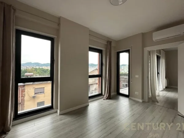 Tirane, jepet me qera ambjent biznesi Kati 4, 76 m² 700 € (Myslym shyri)