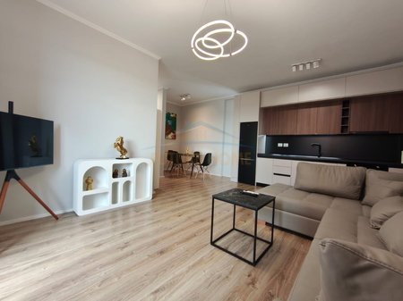 Tirane, jepet me qera apartament 1+1 Kati 10, 82 m² 650 € 