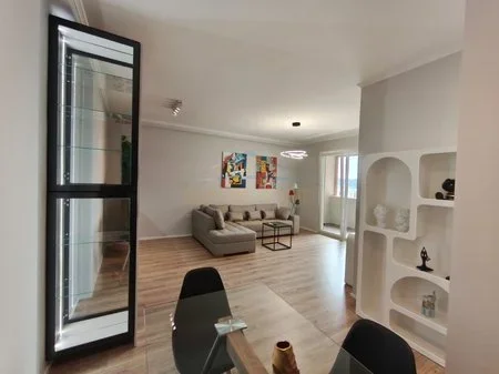 Tirane, jepet me qera apartament 1+1 Kati 10, 82 m² 650 € 