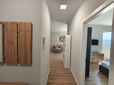 Tirane, jepet me qera apartament 1+1 Kati 10, 82 m² 650 € 