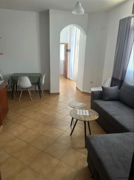 Tirane, jepet me qera 2+1 Kati 3, 100 m² 400 € 