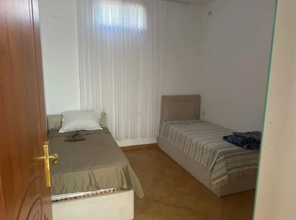 Tirane, jepet me qera 2+1 Kati 3, 100 m² 400 € 