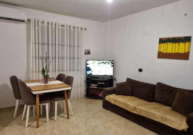 Tirane, jepet me qera apartament 2+1+Ballkon Kati 5, (Rruga:Ndre Mjeda)