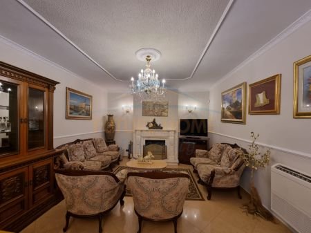 Tirane, shitet Vile 5+1 , 85.000.000 € 