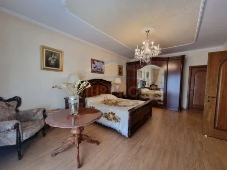 Tirane, shitet Vile 5+1 , 85.000.000 € 