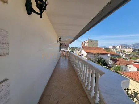 Tirane, shitet Vile 5+1 , 85.000.000 € 