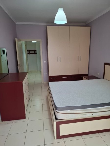 Tirane, jepet me qera apartament 1+1+Aneks+Ballkon Kati 4, 70 m² 400 € (astir)