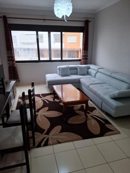 Tirane, jepet me qera apartament 1+1+Aneks+Ballkon Kati 4, 70 m² 400 € (astir)