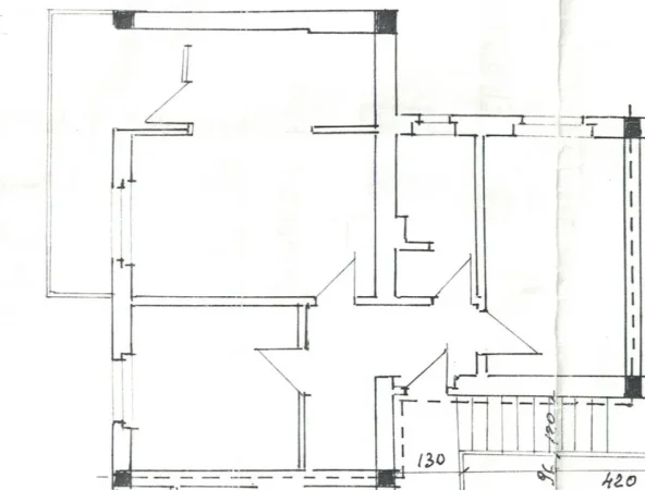 Lezhë Shitet 2+1 afër Shetitores, i përshtatshëm për biznes