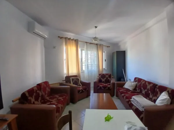 Tirane, jepet me qera apartament 2+1+Aneks+Ballkon Kati 4, 500 € (stacioni i trenit)