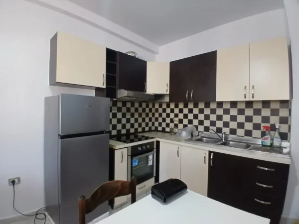 Tirane, jepet me qera apartament 2+1+Aneks+Ballkon Kati 4, 500 € (don bosko)