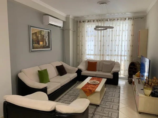 Tirane, jepet me qera apartament 2+1+Aneks+Ballkon Kati 2, 110 m² 550 € (astir)