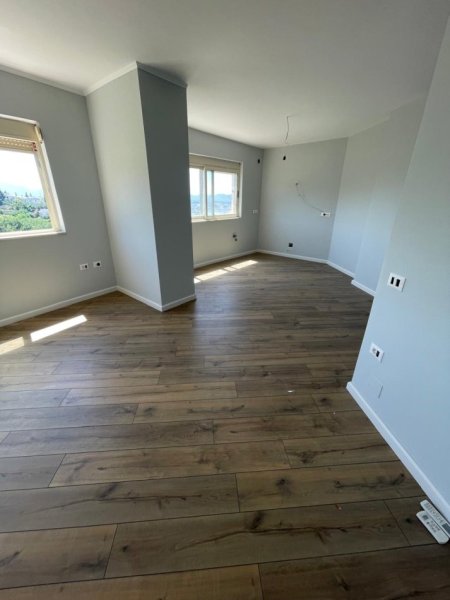Tirane, ne Fresk, shitet apartament 2+1+Ballkon Kati 4, 124 m² 124.000 €