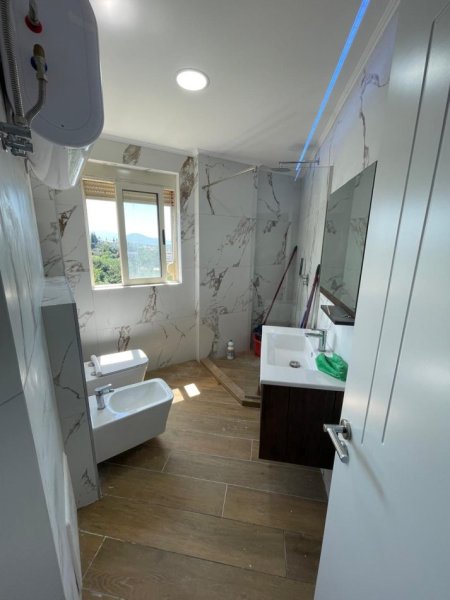 Tirane, ne Fresk, shitet apartament 2+1+Ballkon Kati 4, 124 m² 124.000 €