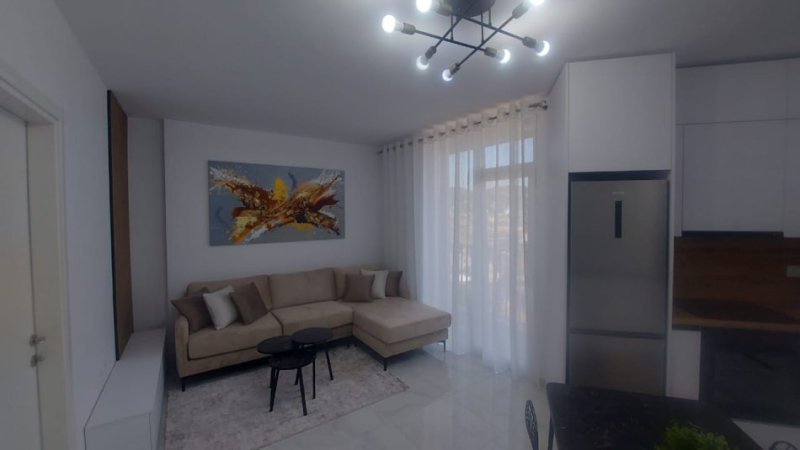 Tirane, jepet me qera apartament 1+1+Ballkon Kati 7, 70 m² 500 € (Përball Grand Gallery)