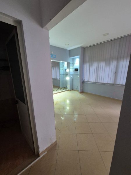 Tirane, shitet ambjent biznesi Kati 0, 38 m² 83.000 € (Rruga Kongresi Manastirit Okazion)