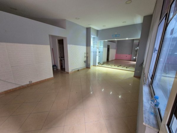 Tirane, shitet ambjent biznesi Kati 0, 38 m² 83.000 € (Rruga Kongresi Manastirit Okazion)