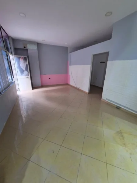 Tirane, shitet ambjent biznesi Kati 0, 38 m² 83.000 € (Rruga Kongresi Manastirit Okazion)