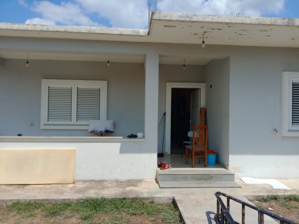 Tirane, shitet shtepi 2+1+Ballkon, 1 KATËSHE ME  100 m² NDERTIM DHE 650 M2 TRUALL,ME  ÇMIM 150.000 € (KAMEZ)