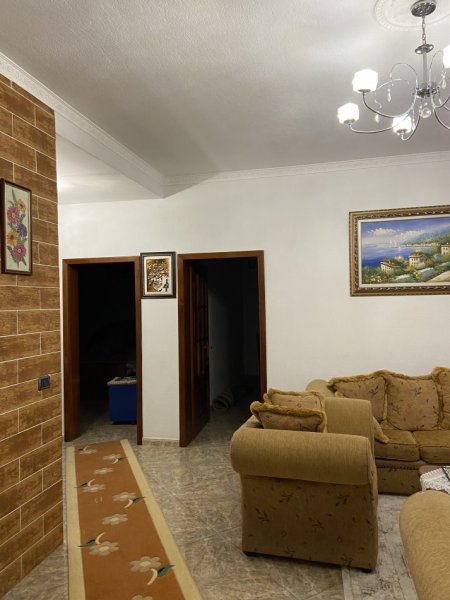 Tirane, jepet me qera Vile 3+1+Aneks+Ballkon Kati 2, 450 € (Sauk i ri, Rruga Danish Jukniu)