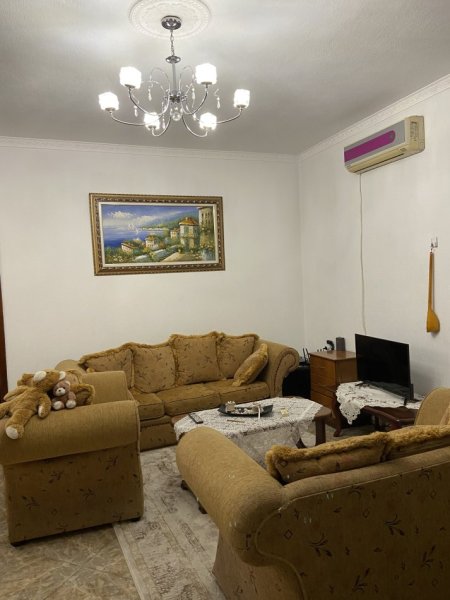 Tirane, jepet me qera Vile 3+1+Aneks+Ballkon Kati 2, 450 € (Sauk i ri, Rruga Danish Jukniu)