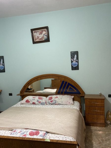 Tirane, jepet me qera Vile 3+1+Aneks+Ballkon Kati 2, 450 € (Sauk i ri, Rruga Danish Jukniu)